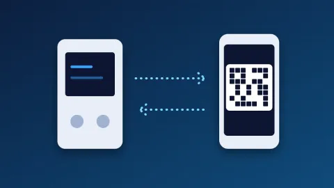 Аппаратный кошелёк SafePal S1 с QR-кодом на экране рядом со смартфоном с приложением SafePal